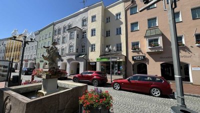 ... AIGNER - Altstadteinzeldenkmal in 1A-Lage direkt am historischen Stadtplatz ...