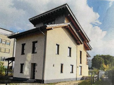 Geräumiges, günstiges 6-Raum-Mehrfamilienhaus mit geh. Innenausstattung