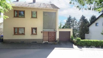 Wohnen und Bauen in Dudweiler: Zweifamilienhaus mit Baugrundstück!