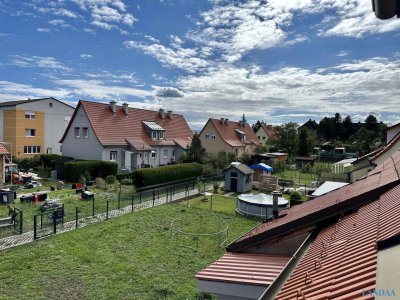 Eckreinhaus in ruhiger Siedlung mit Autostellplatz