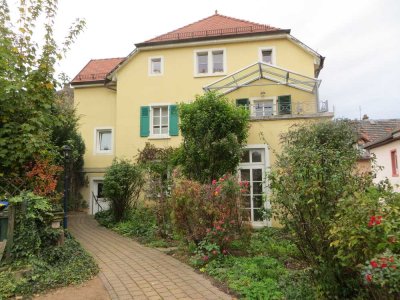 Wohnen im Altbau-Charme: 3 Zimmer mit idyllischem Kleingarten