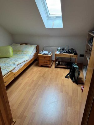 Freundliche, helle 5-Zimmer-DG-Wohnung mit Balkon und EBK in Waldbreitbach