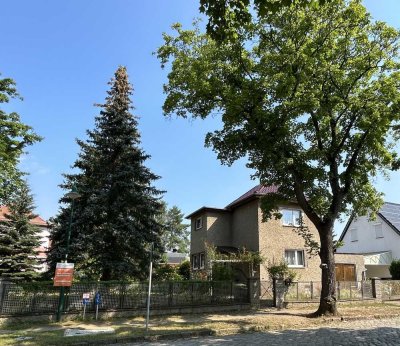 Nähe Helios Klinikum, renovierungsbedürftiges altes Haus mit viel Potenzial