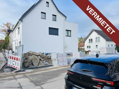 VERMIETET!Helle und sehr schöne Maisonettenwohnung mit Balkon, EBK und Stpl. i. Fr. in der Ortsmitte