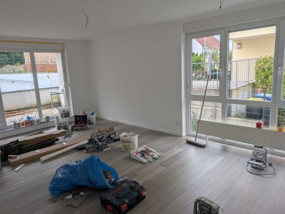 Komplett renovierte schöne vier Zimmer Erdgeschoßwohn mit kleinem Gartengrundstück zu vermieten.