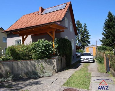 Charmantes Haus in sehr guter Lage mit Keller, Garten und Carport!