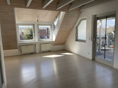 PROVISIONSFREI: Helle und ruhige Dachgeschosswohnung mit Ausblick