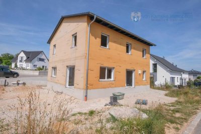 Neubau EFH mit PV-Anlage, EBK und Doppel-Carport,
in familienfreundlicher Lage in Uehlfeld