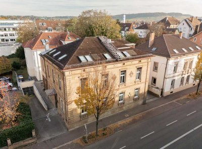 Möbilierte, moderne und geräumige Vier-Zimmer-Wohnung