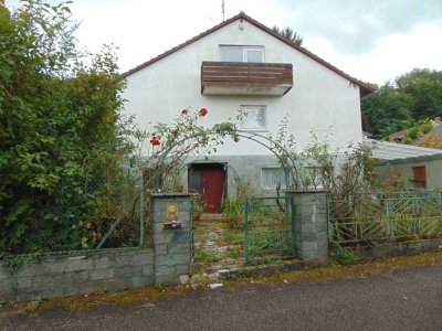 Großes Haus in ruhiger Lage mit großem Garten, Provisionsfrei