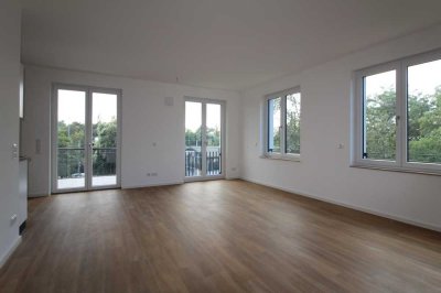 ACHTUNG: 2 Monate kaltmietfrei - 4 Zimmer mit EBK + Tageslichtbad und großem Balkon**