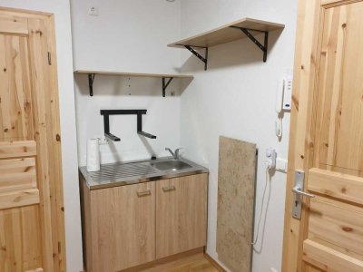 modernisierte 1,5 Zimmer Wohnung - gerne an Studenten  - nähe FH - E0139