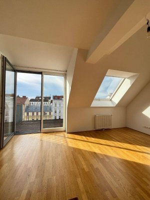 SONNIGE DACHMAISONETTE MIT BALKON in schönem ALTBAU 1100 Wien