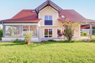 Modernes Mehrfamilienhaus in zentraler ruhiger Lage von Pürgen