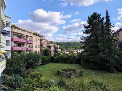 Stilvolle, vollständig renovierte 2-Zimmer-Wohnung mit Balkon und EBK sowie 1 Garage Provisionsfrei