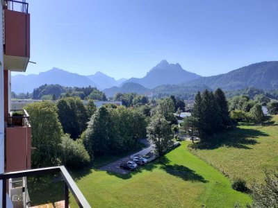 Geschmackvolle 4-Raum-Wohnung mit Balkon, Panoramablick auf die Alpen  und Einbauküche in Füssen