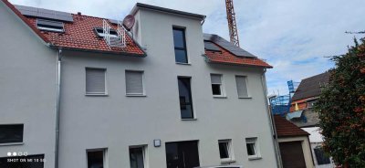 Moderne Wohnung für den gehobenen Anspruch. Ruhige Lage in Feldnähe.