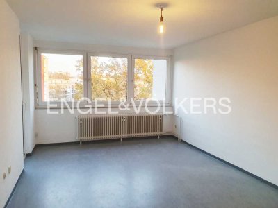 Gut geschnittene Zwei-Zimmer-Whg. mit Balkon • WG-tauglich