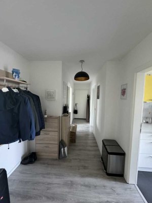 Exklusive, sanierte 4-Raum-DG-Wohnung mit gehobener Innenausstattung mit Balkon in Krefeld-Bockum