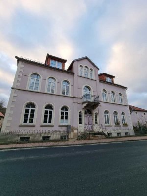 Großzügige 3-Zimmer-Wohnung im 1. OG eines charmanten Altbaus