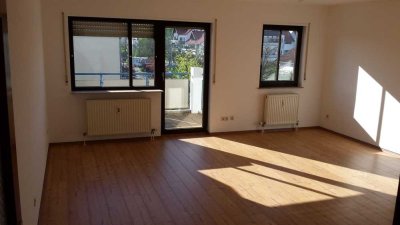 Geschmackvolle, gepflegte 1,5-Zimmer-Wohnung mit Balkon und Einbauküche in Dietzenbach