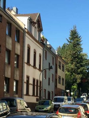 Charmante 4-Zimmer-Altbau Wohnung in guter Lage von D-Gerresheim