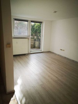 Exklusive, gepflegte 1-Zimmer-Wohnung mit Terrasse und EBK in Hohenbrunn