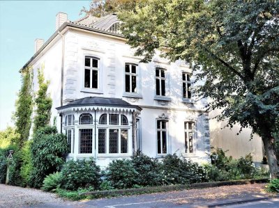 Monumentale Villa auf großem Grundstück in zentraler Toplage von Kleve