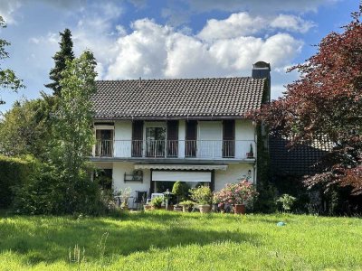 JA, zum sanierungsbedürftigen Einfamilienhaus mit traumhaft großem Garten in Toplage von