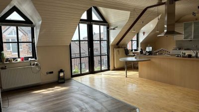 Schöne 2-Zimmer-Penthouse-Wohnung mit gehobener Innenausstattung mit Einbauküche in Übach-Palenberg