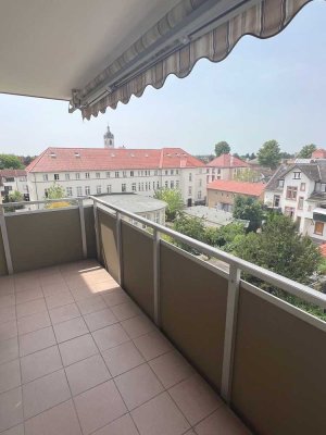 Sehr gut geschnittene Wohnung mit sonnigem Balkon und schicker EBK!