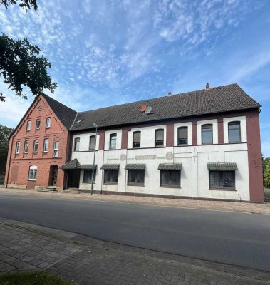 MGK bietet Rehburg-Loccum: Mehrfamilienhaus, Garagenhof und Gästehaus mit Lokalität