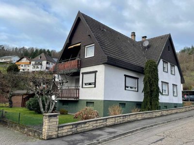 Gepflegtes 2-Familienhaus in Gernsbach-Staufenberg mit großem, ebenen Grundstück