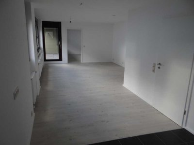 Helle und frisch renovierte 2,5-Zimmer-Wohnung mit Balkon, TG-Stellplatz in Filderstadt- Bonlanden