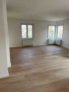 Schöne und modernisierte 4-Zimmer-Wohnung mit gehobener Innenausstattung und Süd Balkon in Östringen