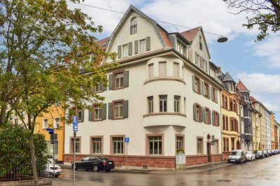 Stil-Altbau-Maisonette in denkmalgeschützer Stadtvilla 102 m², 3,5 Zimmer mit Studio und Balkon