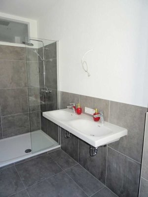 ** Erstbezug nach Sanierung ** Tolle 4 Zimmer Wohnung mit Wanne + Dusche sucht neuen Mieter!