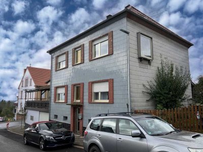 Ein-  bis Zweifamilienhaus mit großer Dachterrasse