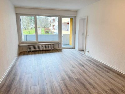 W o W  * 1. Bezug nach Sanierung * GROSSES Wohnzimmer + NEUER LAMINAT * Balkon KL WEST