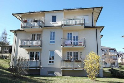 Wunderschöne 2 Zimmer-Dachgeschoss-Wohnung mit Sonnen-Balkon im grünen Radebeul sucht Nachmieter++