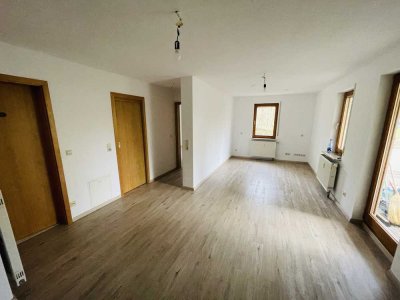 Exklusive 2,5-Zimmer-Erdgeschosswohnung mit Balkon und EBK in Altbach