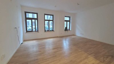 SOFORT freie, frisch renovierte Wohnung mit Fußbodenheizung und Balkon