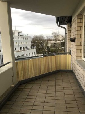 Lichtdurchflutete  2-Zimmer-Wohnung mit Balkon in Raderthal