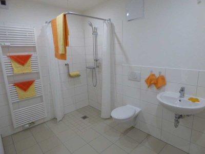 barrierearme Wohnung mit Aufzug, Dusche und 2 Balkonen