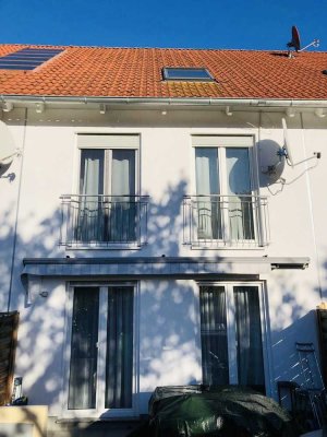 Gepflegtes Haus mit vier Zimmern und Einbauküche in Rödermark