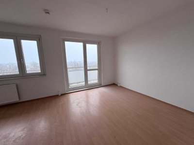 // helle 4 Zimmer Wohnung mit Balkon // Kautionsfrei + 1 Monat Kaltmietfrei //