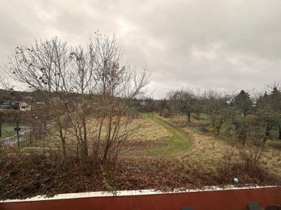 CHARMANTE DACHGESCHOSSWOHNUNG MIT WEITBLICK UND HOHER VERMIETBARKEIT