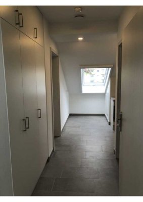 Architektonisch außergewöhnliche 1-Raum-DG-Wohnung mit gehobener Innenausstattung in Nürnberg