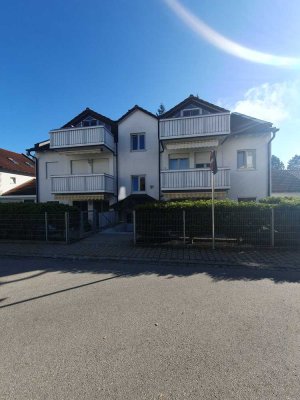 Helle und gut geschnittene 2-Zimmer-Dachgeschosswohnung mit Balkon und Einbauküche in Gersthofen