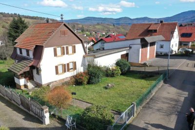 *** Historisches und repräsentatives Einfamilienhaus in ruhiger Ortslage mit großem Grundstück ***